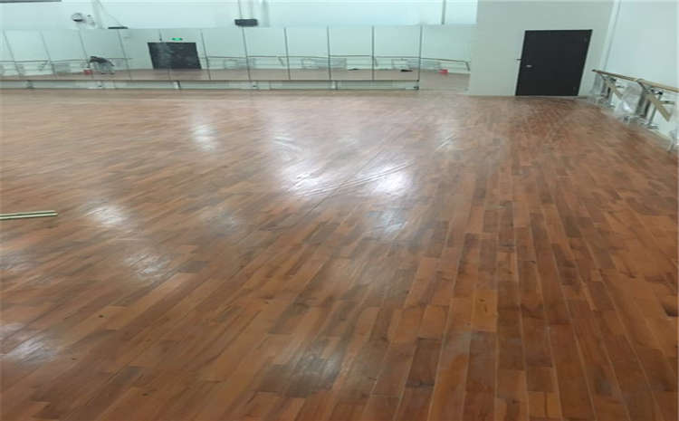 指接板風(fēng)雨操場地板品牌廠**